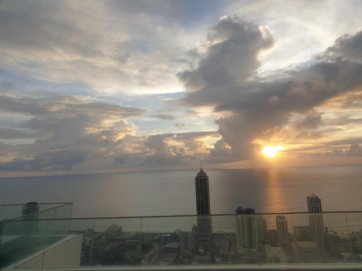 Altair Luxury Colombo By Miracle Apartment Bagian luar foto