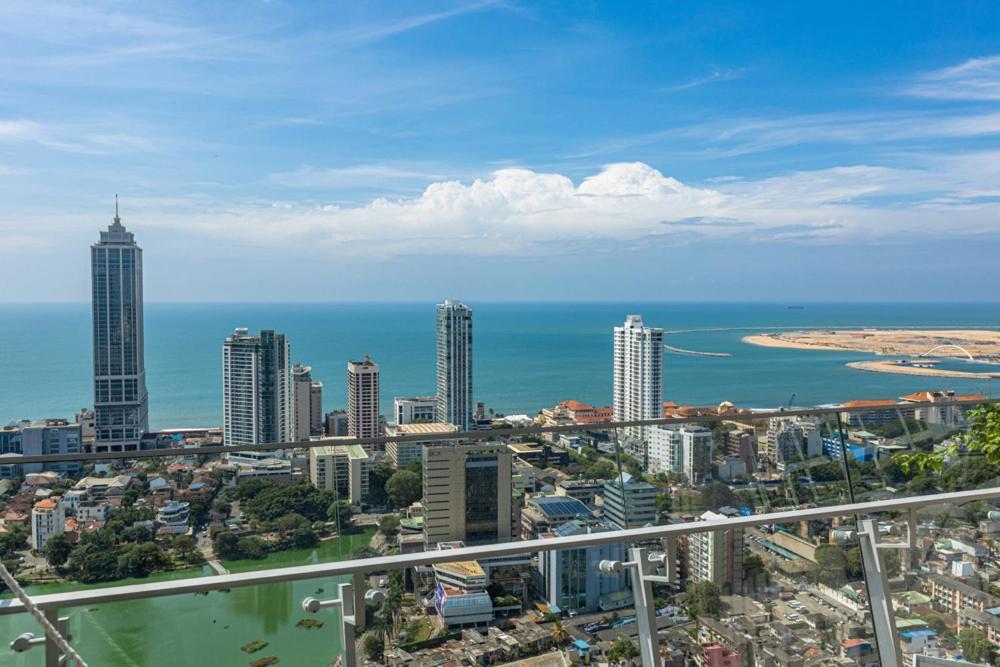 Altair Luxury Colombo By Miracle Apartment Bagian luar foto