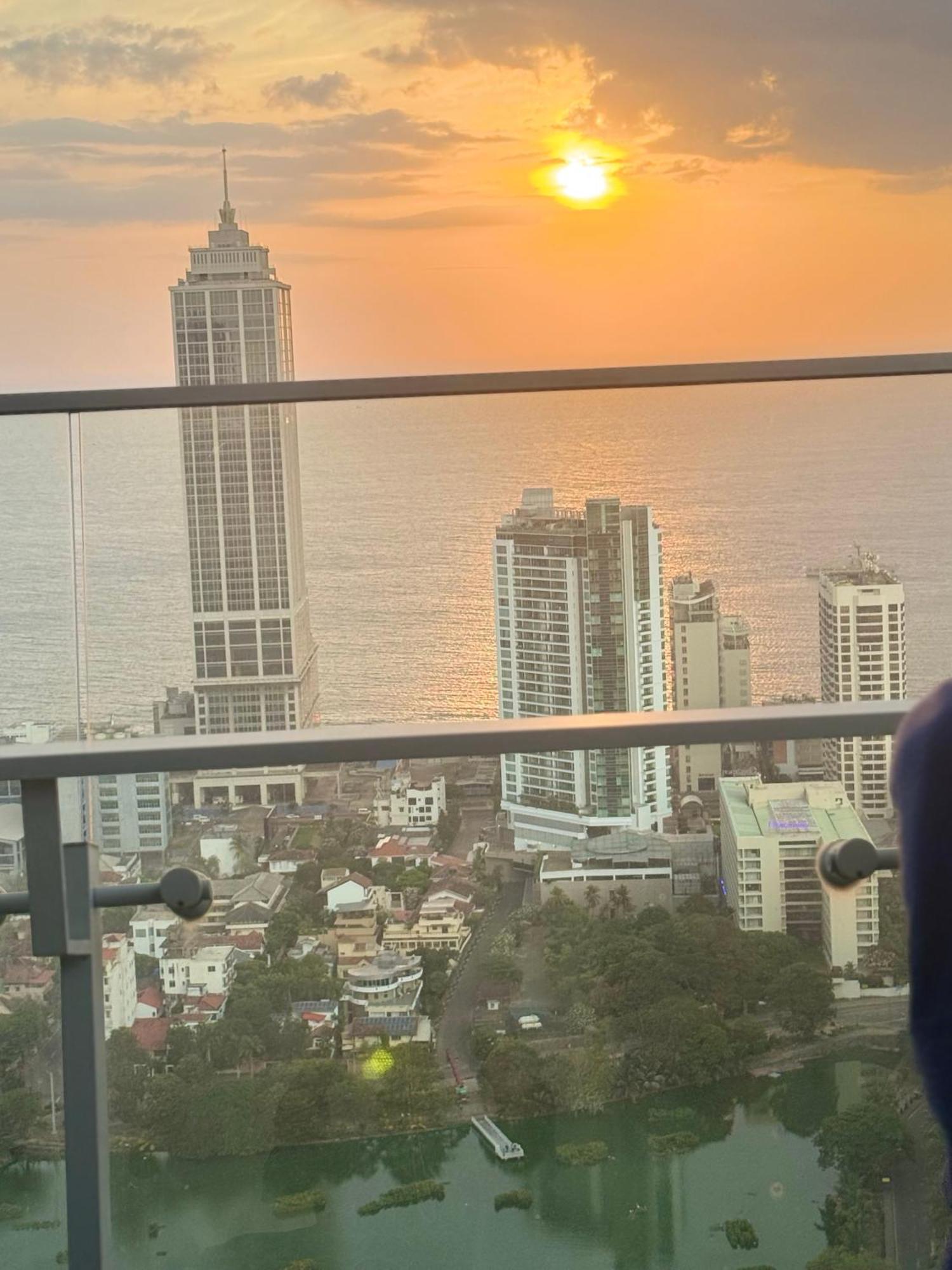 Altair Luxury Colombo By Miracle Apartment Bagian luar foto